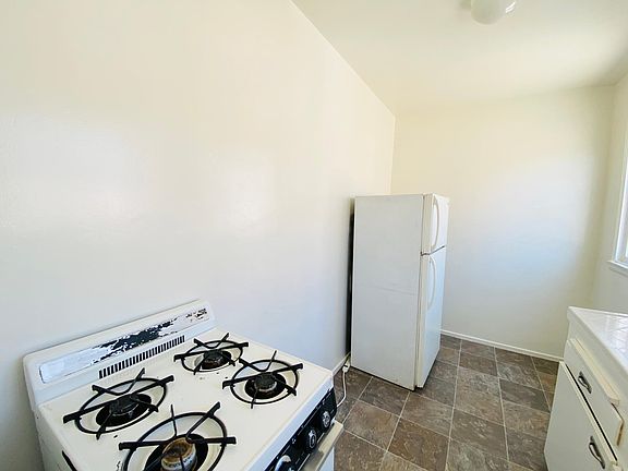 2nd image of 1814 Oak St