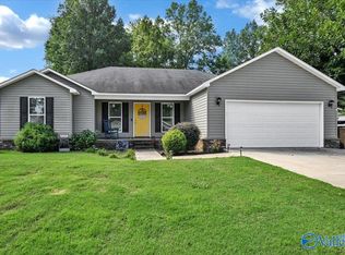 212 Lindsey Ln SW, Hartselle, AL 35640