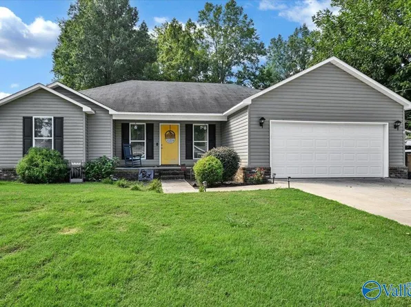 212 Lindsey Ln SW, Hartselle, AL 35640