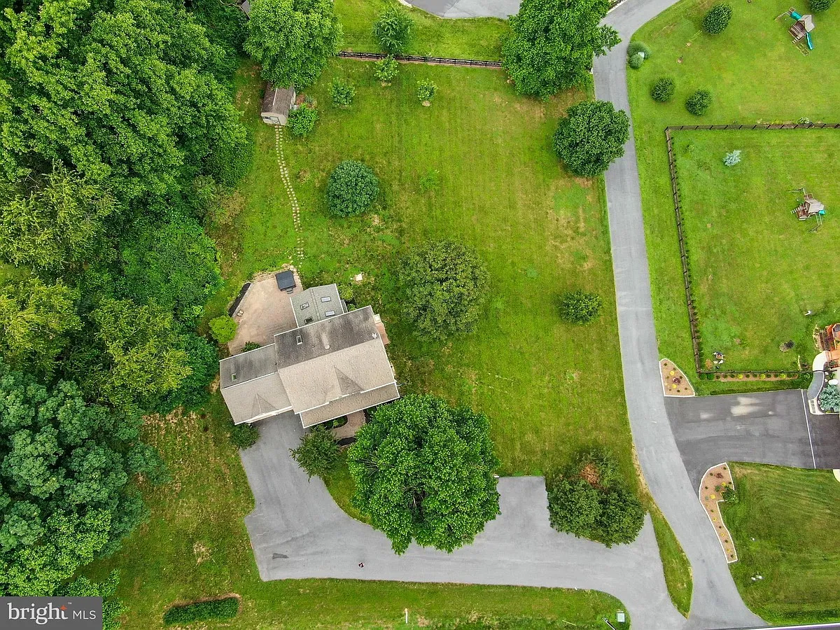 4 bed, 3.5 bath, 3600 sqft, $3,850 — Photo 4