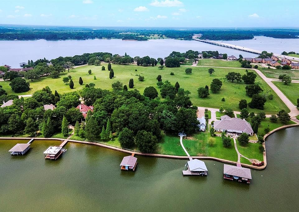 1st image of 225 Lakeside Dr