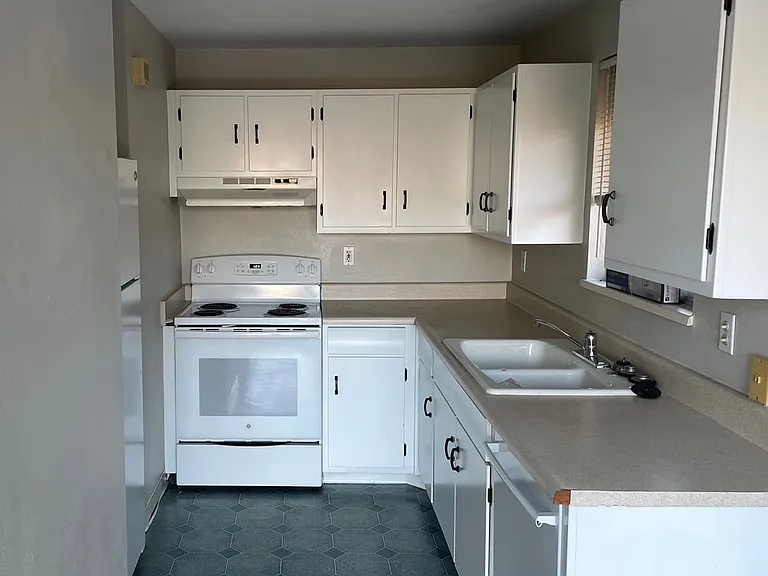 840 Morgan Dr — Photo 4