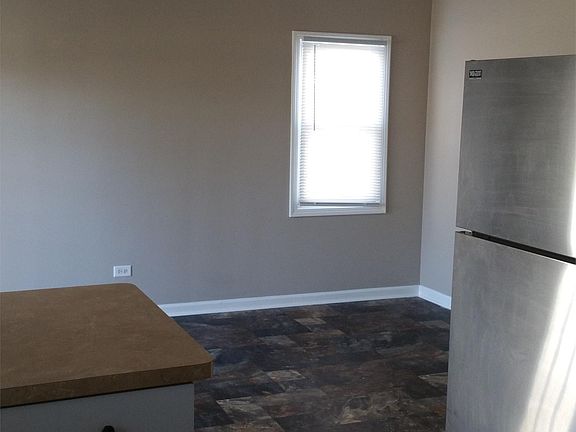 4th image of 320 Shabbona Dr