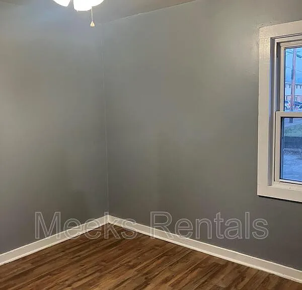 408 1st St #4 — Photo 3