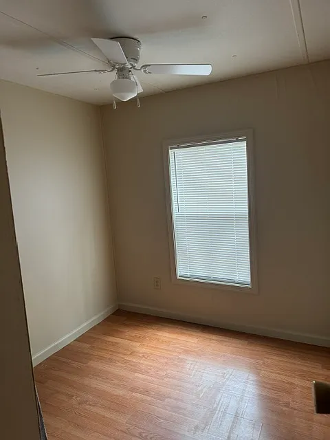 3 bed, 720 sqft, $675 — Photo 3