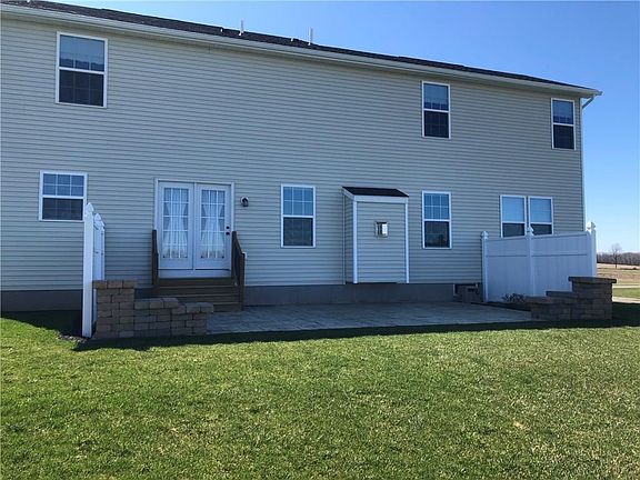 2nd image of 26 Goldenhill Ln