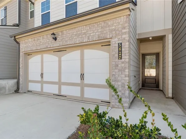 5627 Chickory Dr, Flowery Branch, GA 30542