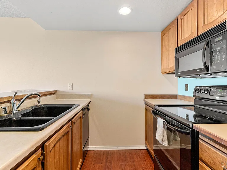 9645 Independence Dr #302 — Photo 11