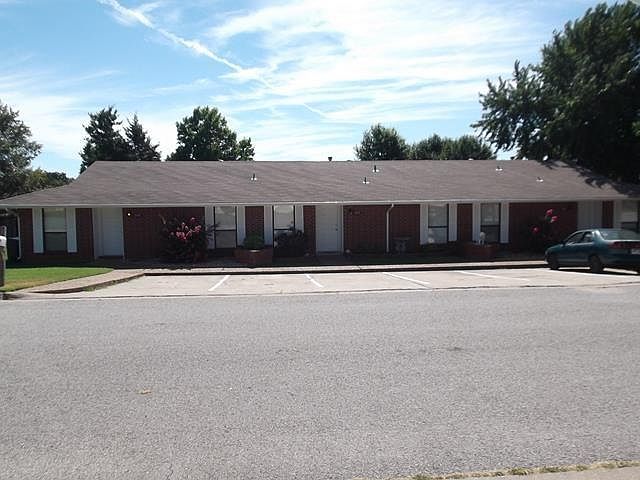 1st image of 1322 W Linden St
