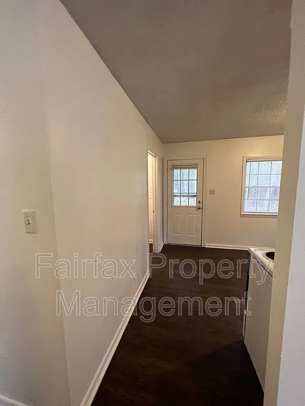3 bed, 2.0 bath, 1025 sqft, $1,995 — Photo 4