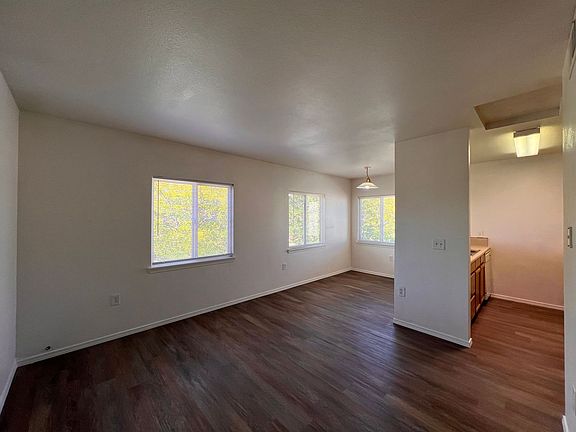 4th image of 430 Willow Way APT 4