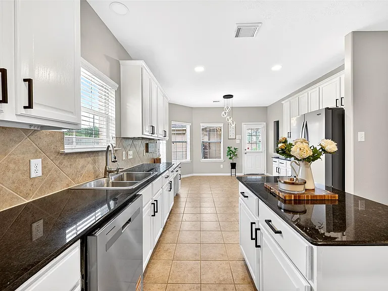 27011 Rockwood Park Ln — Photo 7