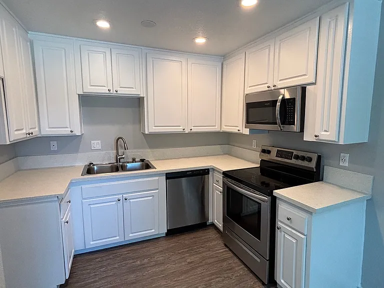 West Fifth Apartments — Photo 148