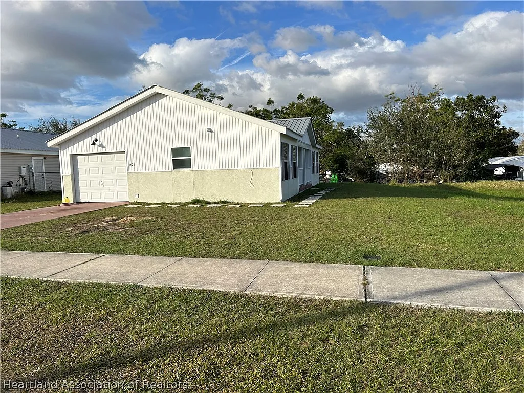 3 bed, 2.0 bath, 1220 sqft, $1,550 — Photo 1