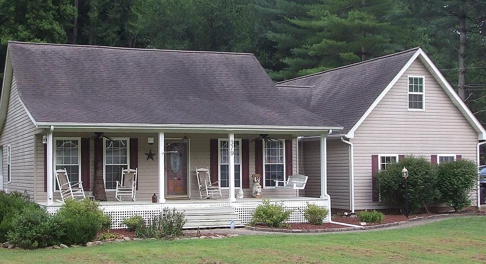 1st image of 379 Chestnut Grv