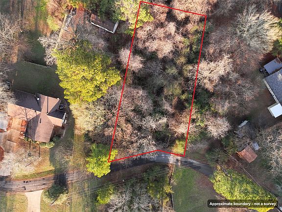 5th image of 144 Circle Dr