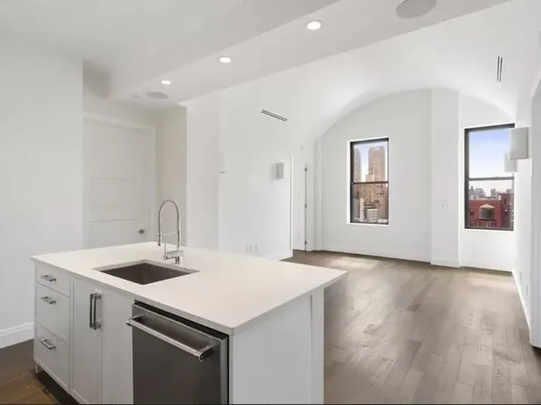 154 West 70th Street PENTHOUSE-N image 3 of 21
