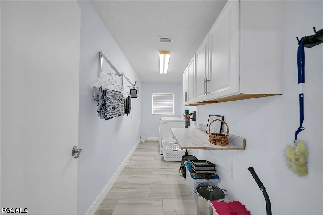 3 bed, 2.0 bath, 1898 sqft, $4,500 — Photo 4