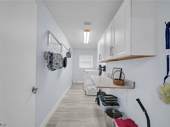 4th image of 299 Rotonda Cir