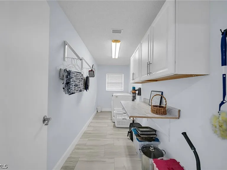 299 Rotonda Cir — Photo 4