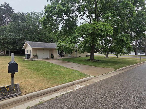 4th image of 36 Pine Dr