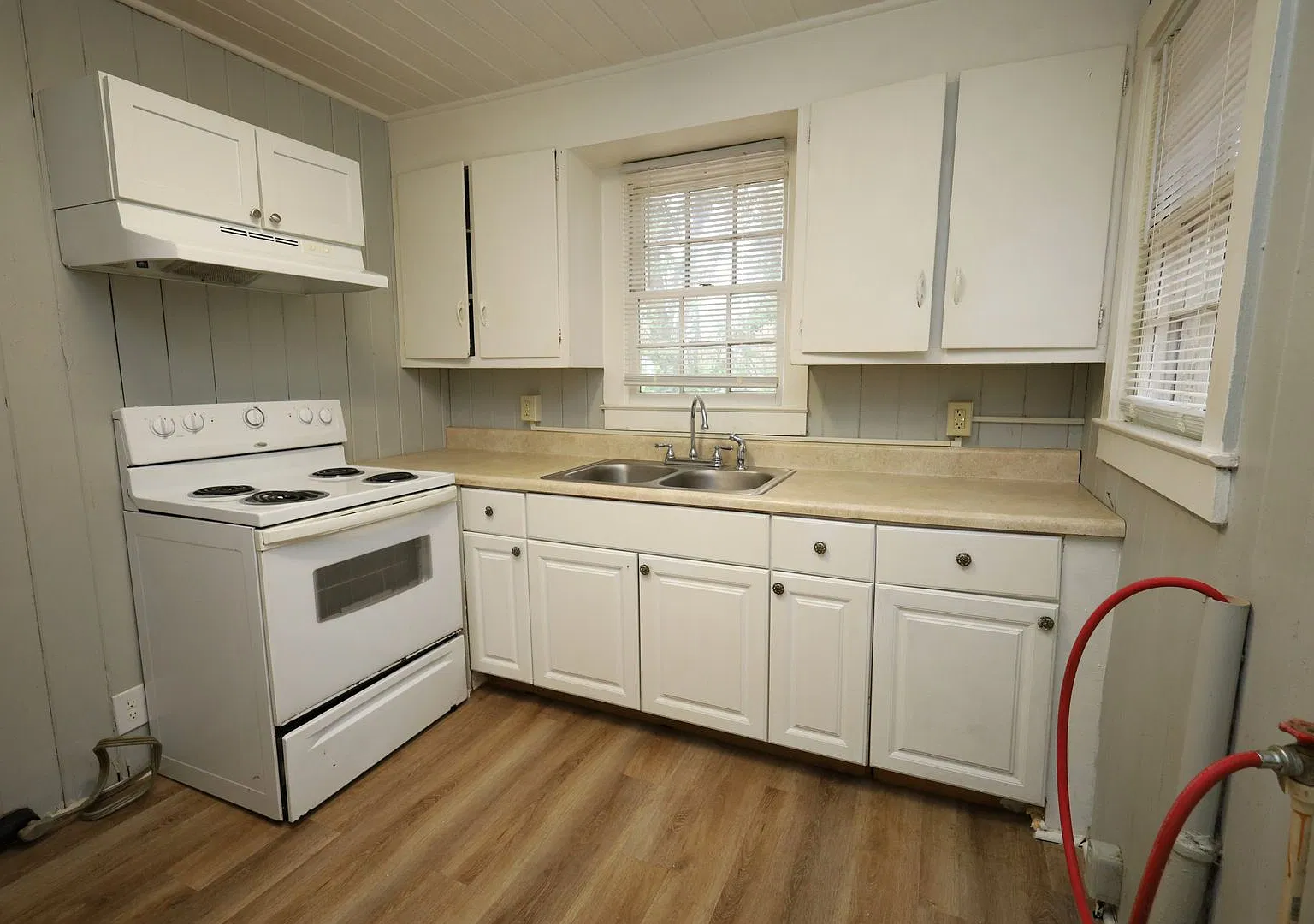 501 Charlton St — Photo 3