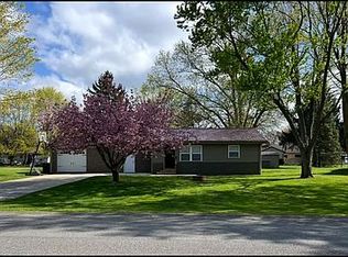 207 W Maple St, Carson City, MI 48811