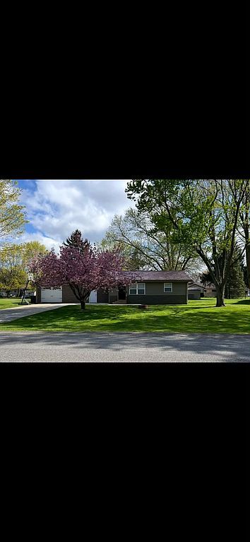 207 W Maple St - Property Image
