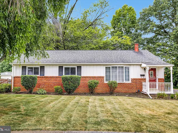 13 Briar Ln, Camp Hill, PA 17011