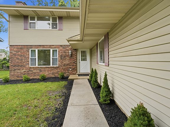 2nd image of 1134 Pinehurst Ln