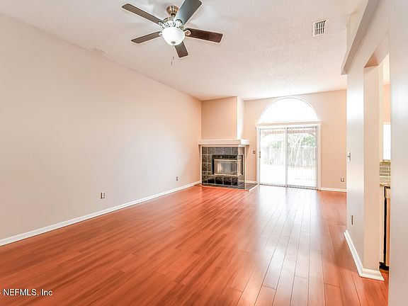 4th image of 3835 UNION PACIFIC Drive W