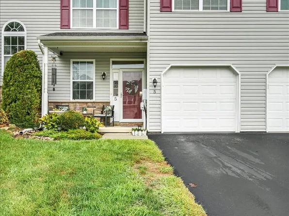 5 Emily Ct, Reading, PA 19606