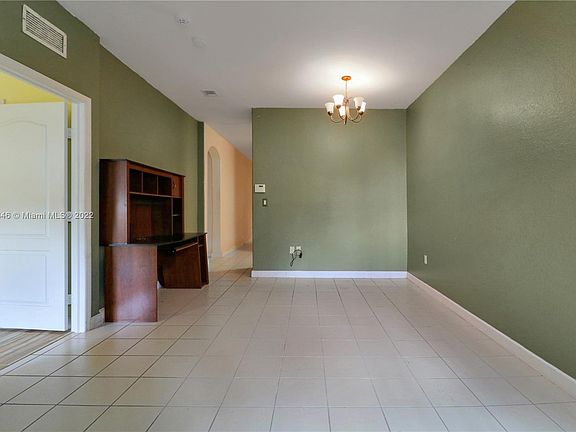 4th image of 2711 SE 16th Ave Unit 102
