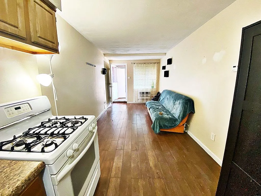 2836 Ford St — Photo 4