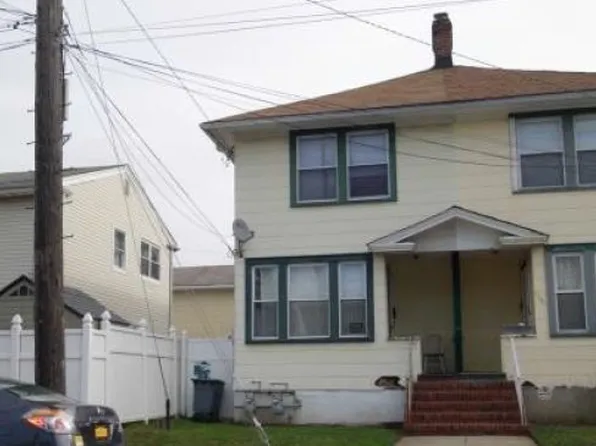 2379 Dickens St, Far Rockaway, NY 11691