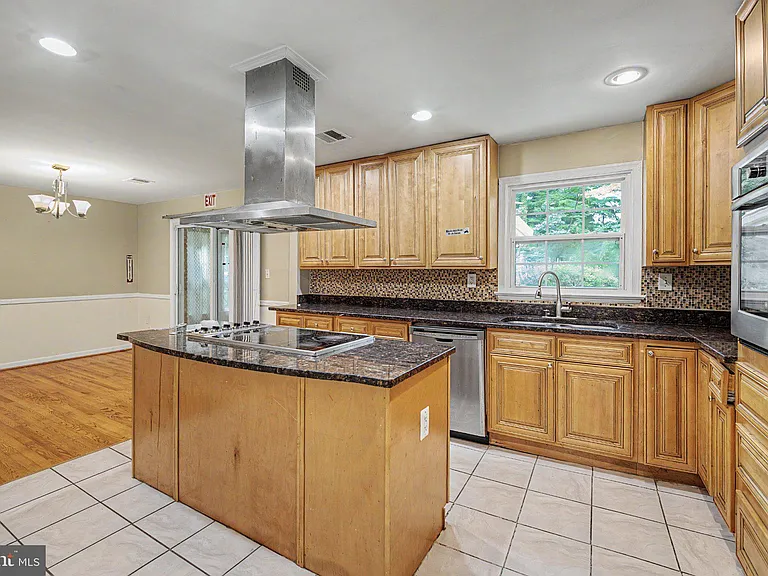 10708 Norman Ave — Photo 13