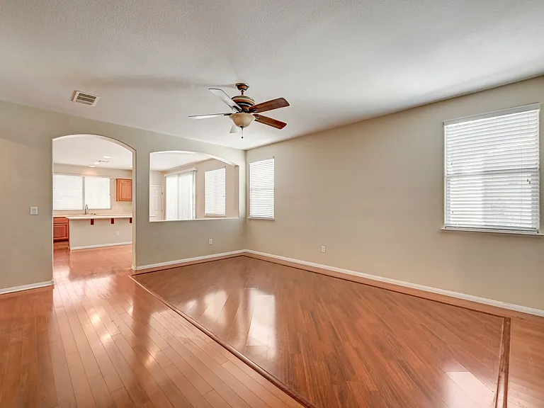 4421 Desert Home Ave — Photo 12