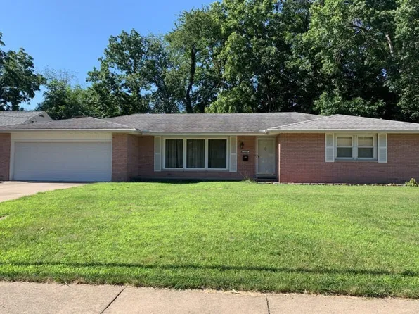 2020 W Newman Pkwy, Peoria, IL 61604