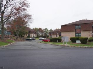 907 Yorkshire Dr, Flemington, NJ 08822