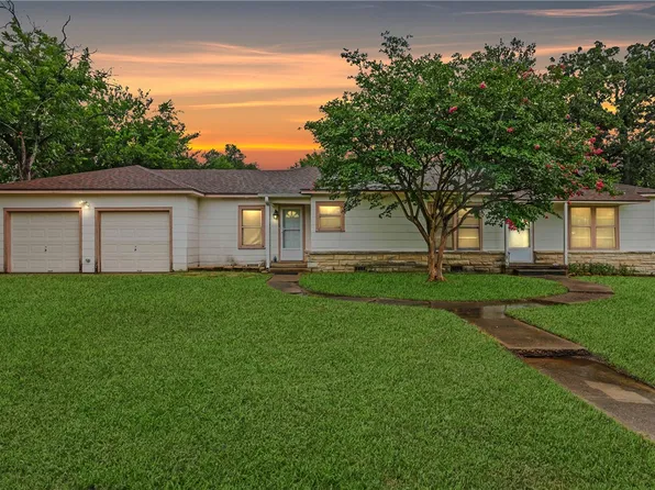 105 Highland Dr, Bryan, TX 77801