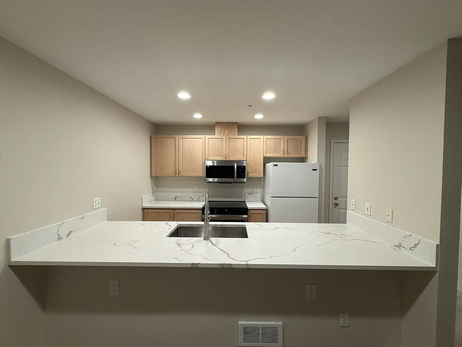 2 bed, 1000 sqft, $2,490 — Photo 3