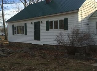 8 Old Center Rd, Deerfield, NH 03037