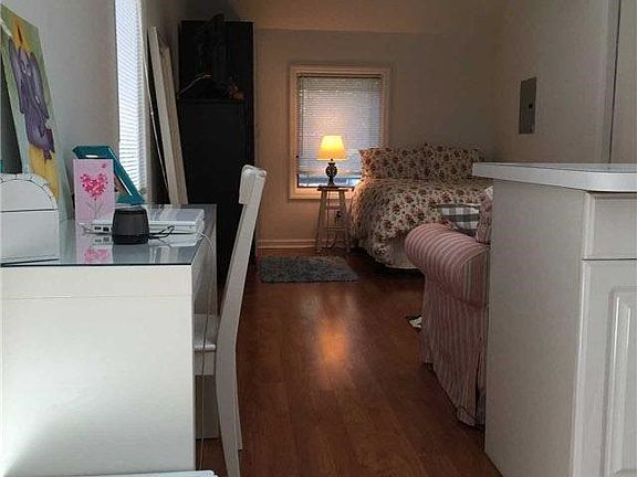 3rd image of 718 Glenridge Ln