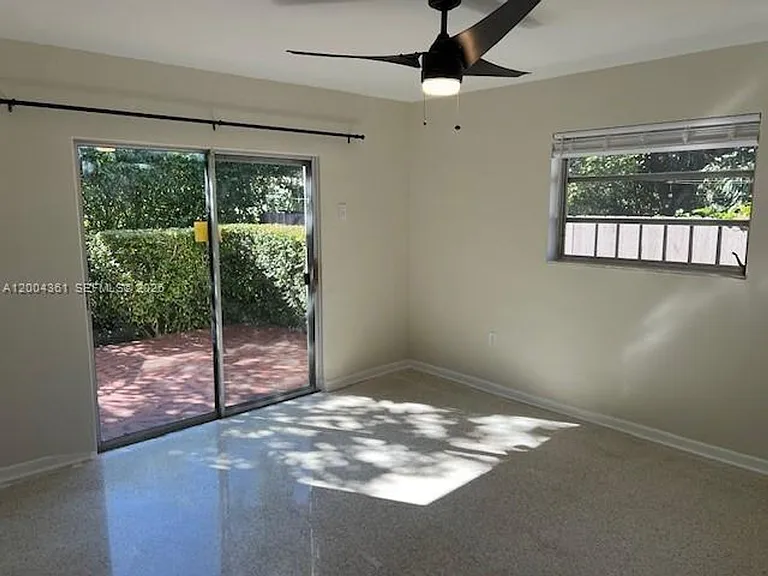 2500 SW 58th Ave — Photo 9