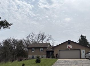 3377 N Hackbarth Rd, Janesville, WI 53548
