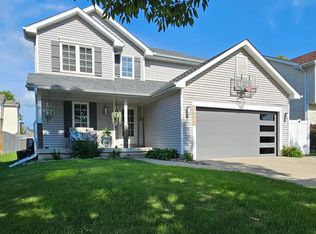 3409 Brook Ridge Ct, Des Moines, IA 50317