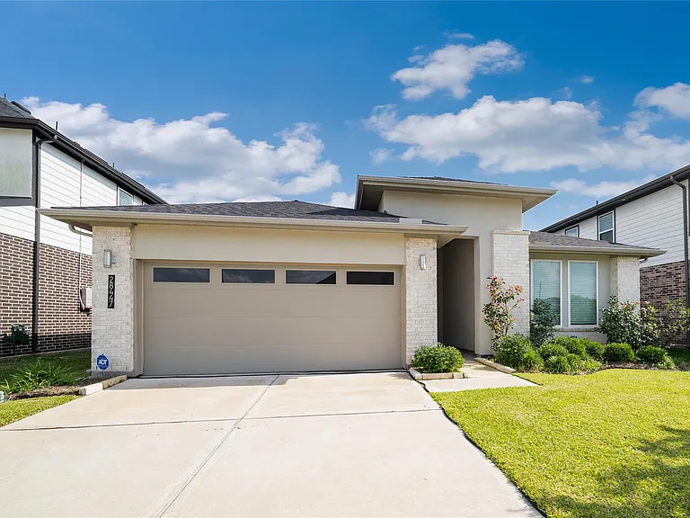 28447 Halle Ray Dr — Photo 2