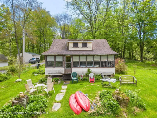 95 Island View Dr, Lake Ariel, PA 18436