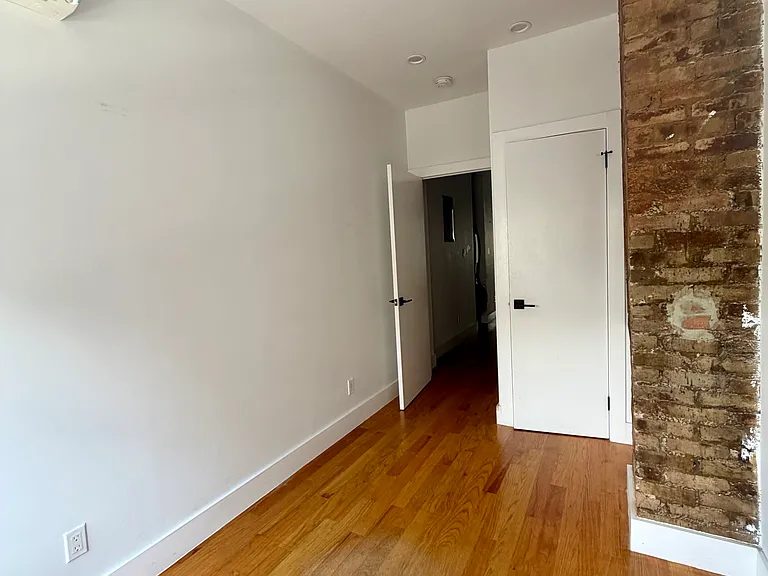 136 Frost St #2 — Photo 11