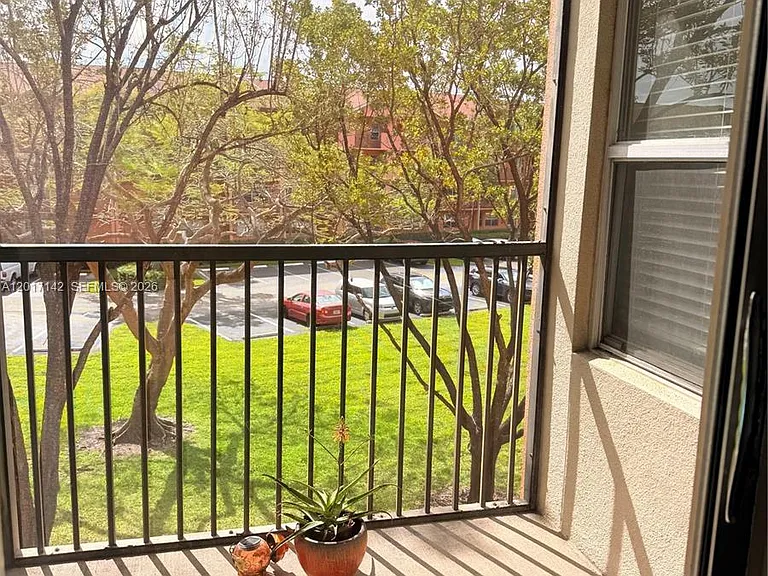 571 SW 142nd Ave #311O — Photo 23